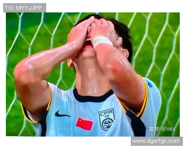 足球明星因脚踝碎骨折缺席赛季比赛球迷心痛不已期待早日复出 足球明星因脚踝碎骨折缺席赛季比赛球迷心痛不已期待早日复出