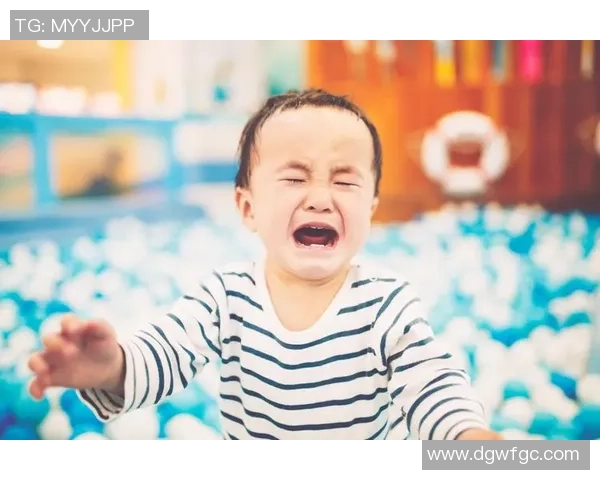 足球明星的假笑瞬间背后隐藏的真实情感与职业压力 足球明星的假笑瞬间背后隐藏的真实情感与职业压力