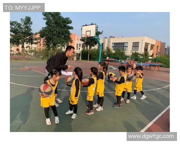 重庆篮球队区域防守创新之路探索与实践分析